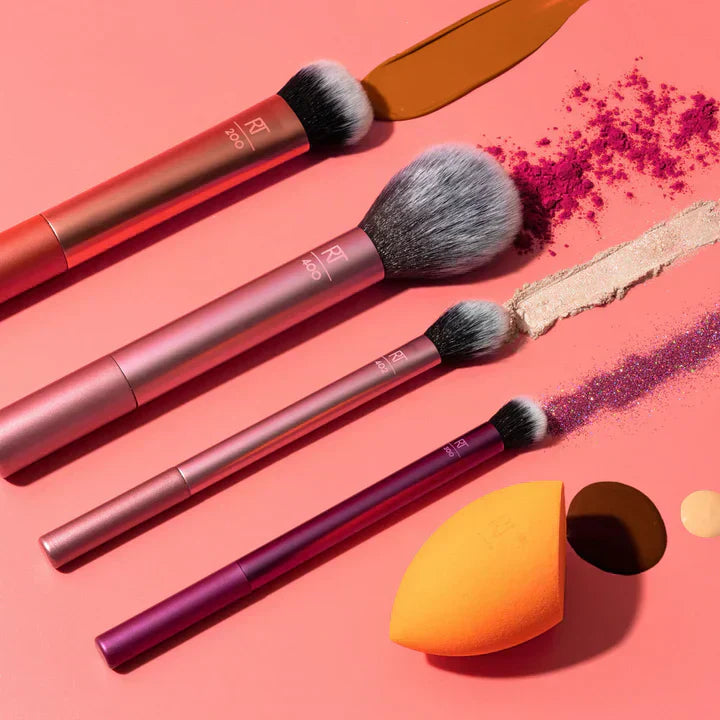 Real Techniques Everyday Essentials Brushes And Sponge Set - Classy Touch Pk